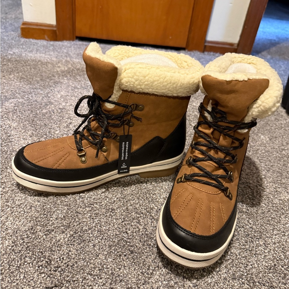 NWOT Aldo Women's Tan and Black Winter Boots